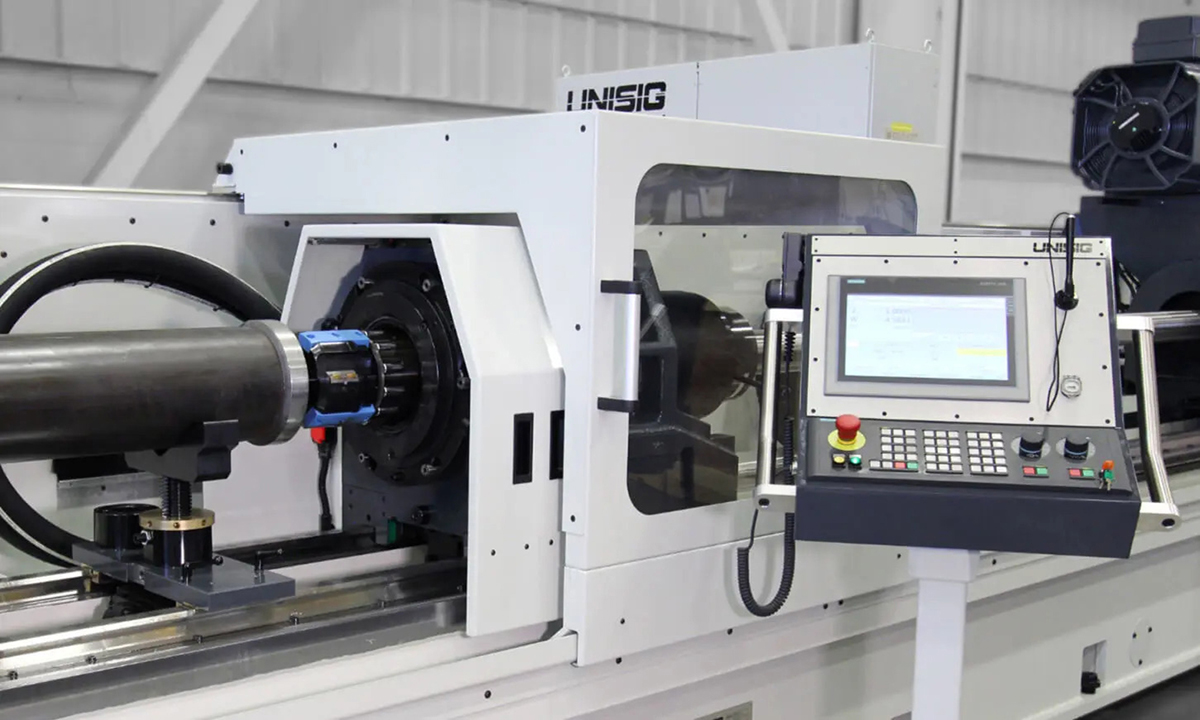 Improving bore quality with skiving and roller burnishing